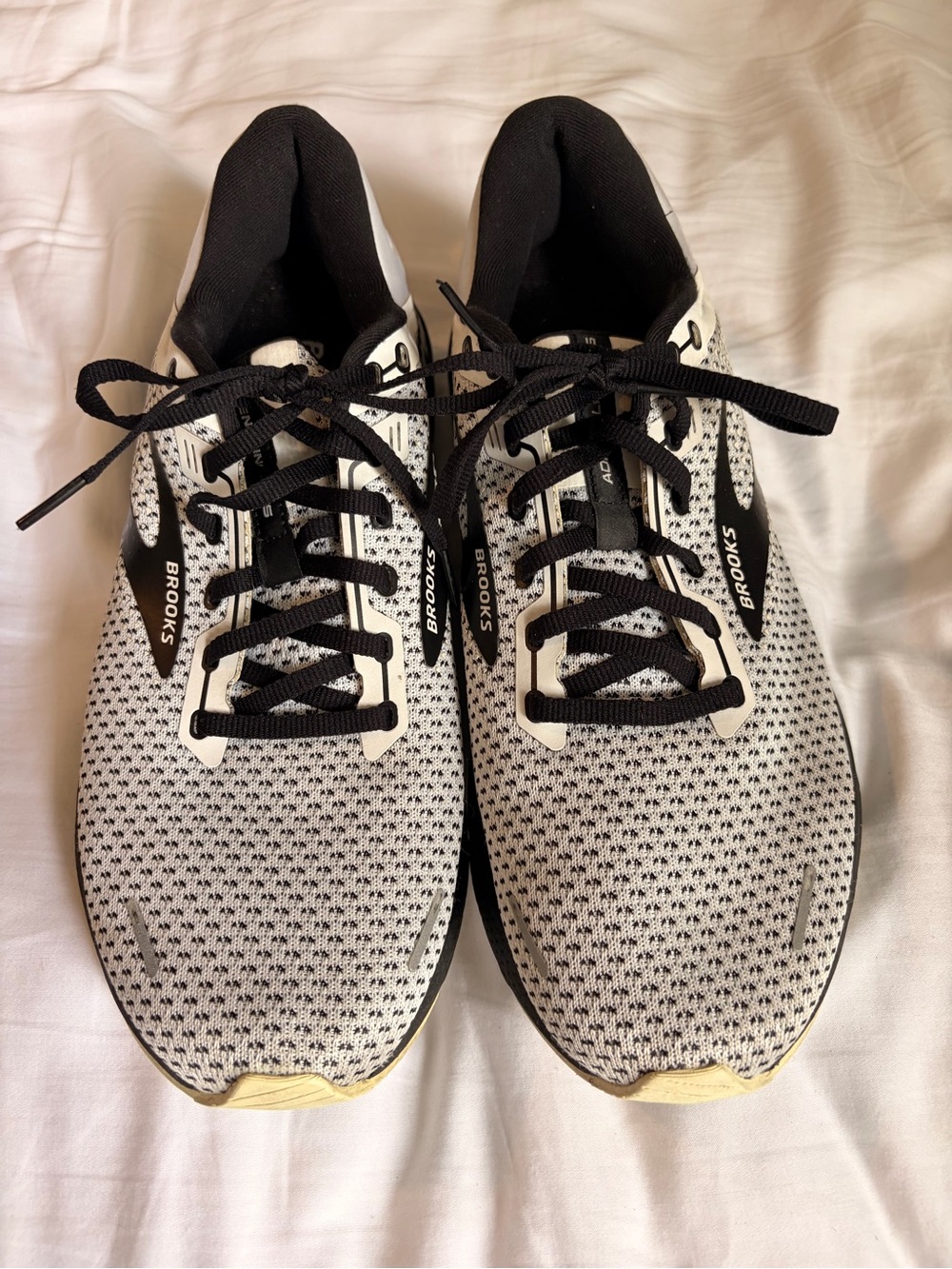 Brooks Adrenaline GTS Running Sneakers - White and Black